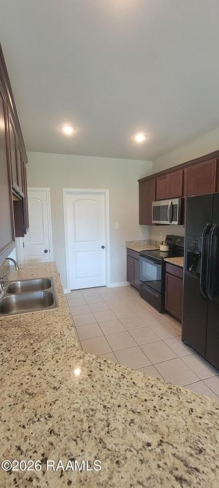102 Saint Kenan St - Photo 3 of 10