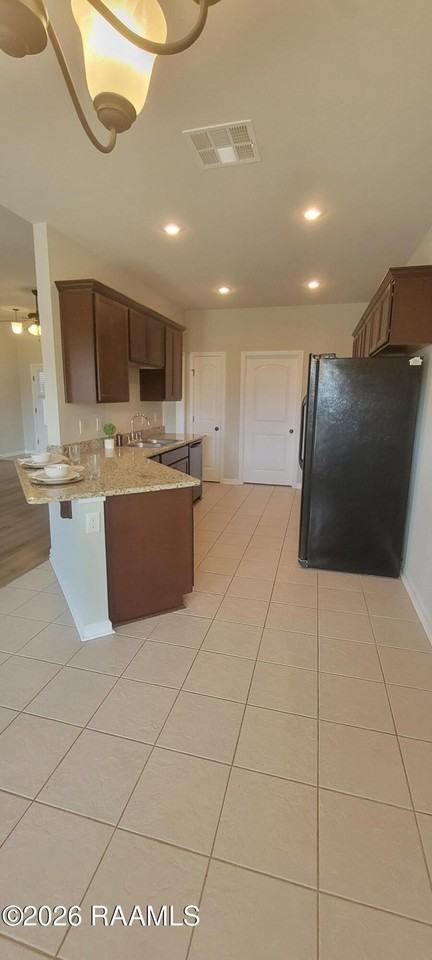 102 Saint Kenan St - Photo 4 of 10