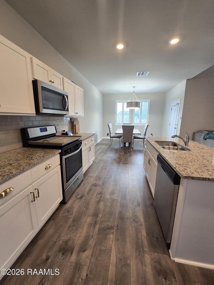 219 S Lakepointe Dr - Photo 3 of 14