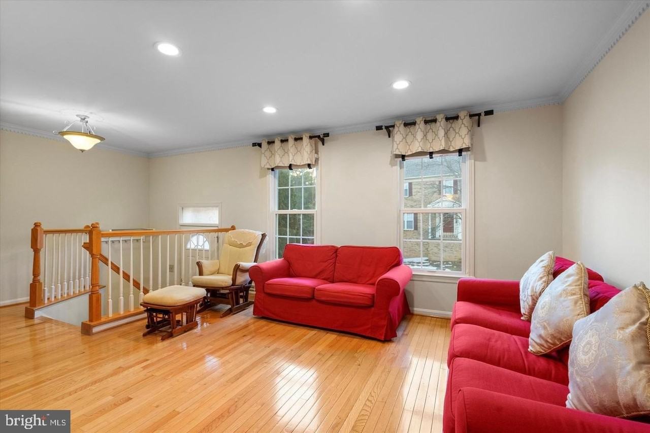 2048 Pieris Ct - Photo 5 of 30