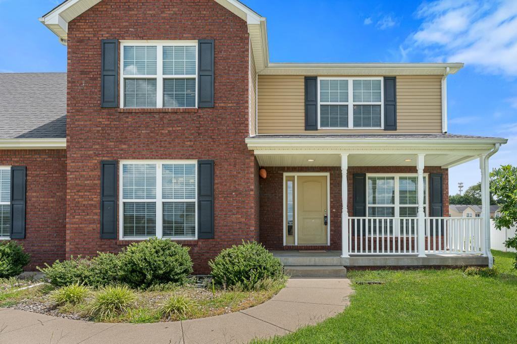 201 Butterfield Dr - Photo 3 of 47