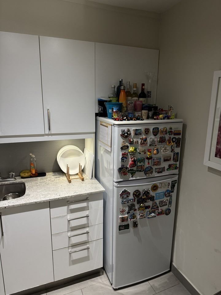 2170 Avenue Lincoln #1101 - Photo 4 of 9