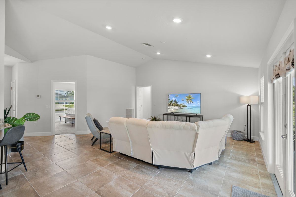 249 Rotonda Blvd N - Photo 7 of 50