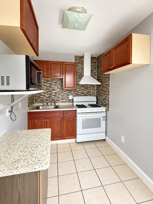 176 W Hanover St ##1 - Photo 3 of 3
