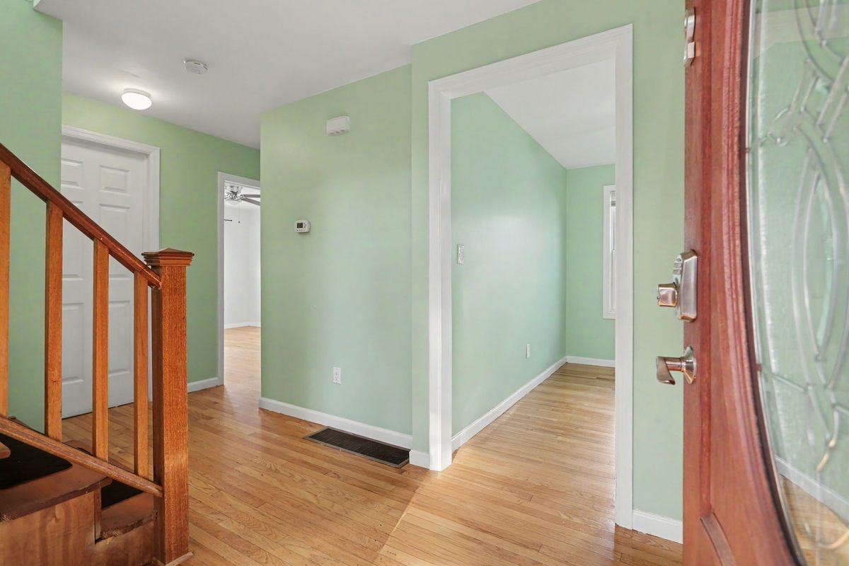 7 Fenwick Pl ##2 - Photo 2 of 26