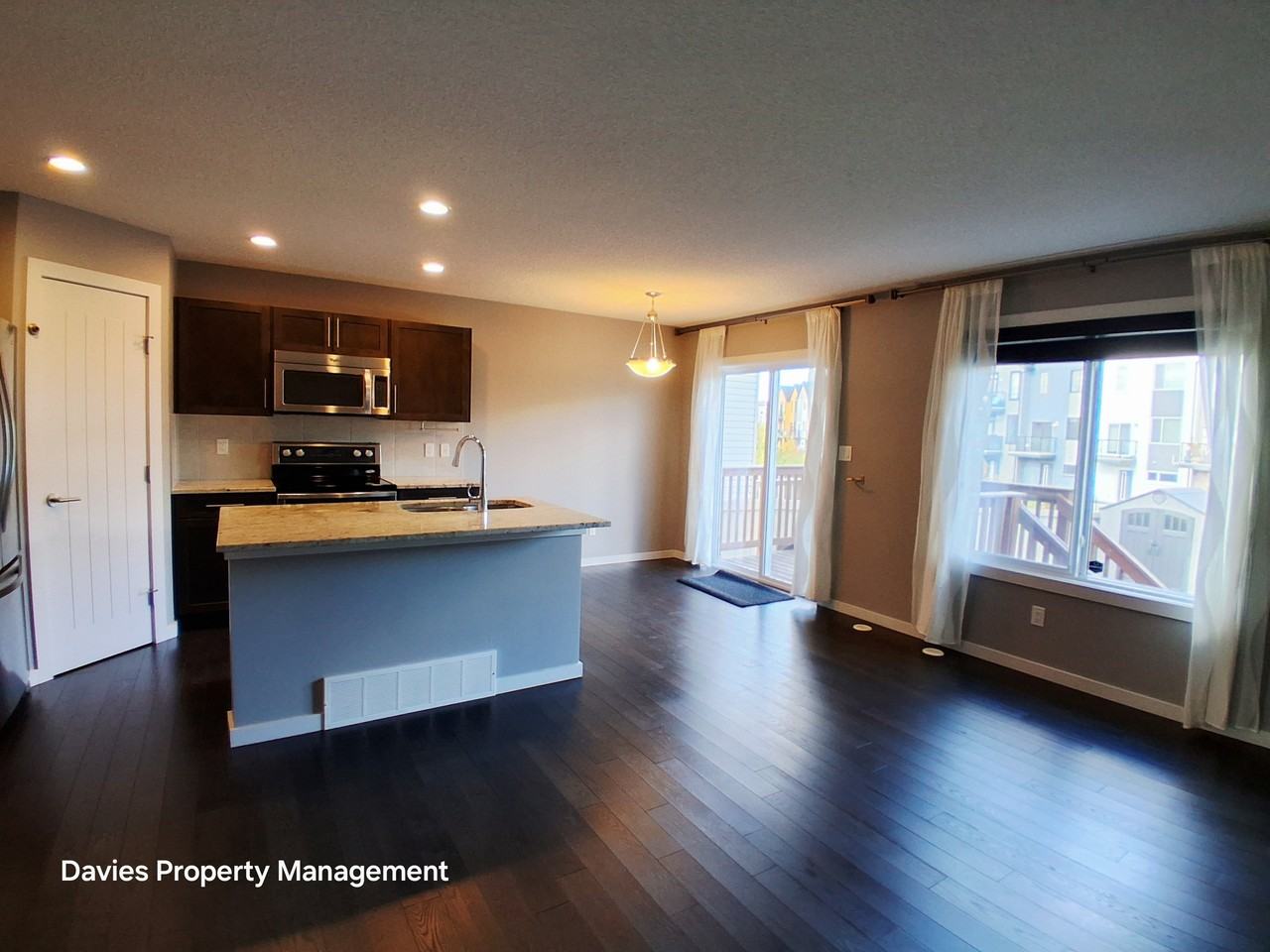 632 42 Ave Nw - Photo 3 of 17
