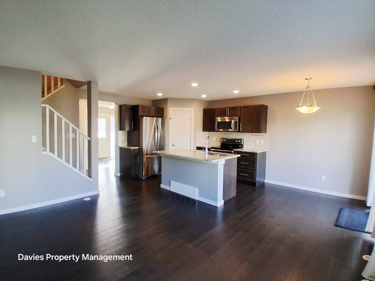 632 42 Ave Nw - Photo 4 of 17