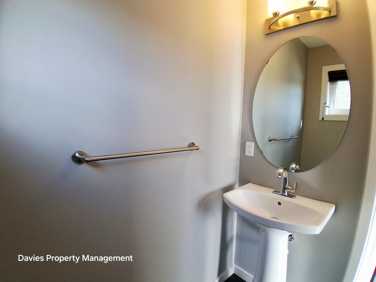 632 42 Ave Nw - Photo 5 of 17