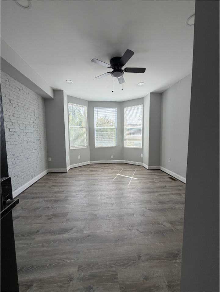 2936 W Mosher St - Photo 2 of 14