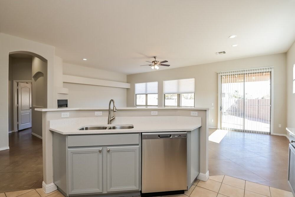7938 W Hawk Eagle Ct - Photo 7 of 16