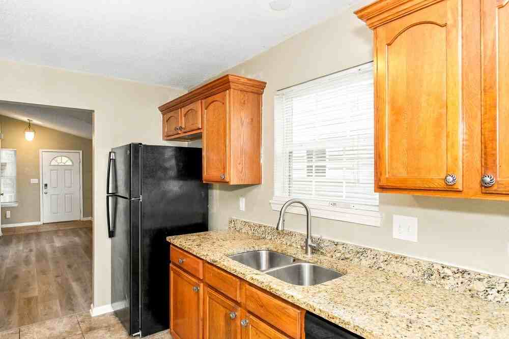 652 Cloverfield Ln - Photo 6 of 16