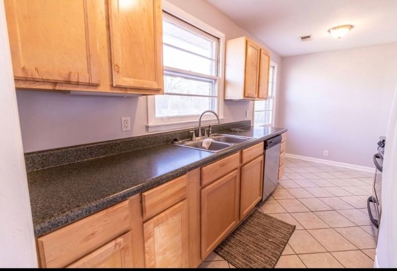 1002 Jasperson Dr - Photo 7 of 26