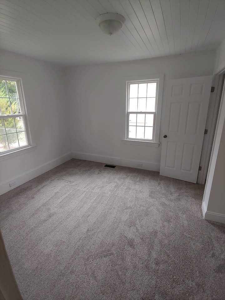 408 E Holt St - Photo 5 of 6