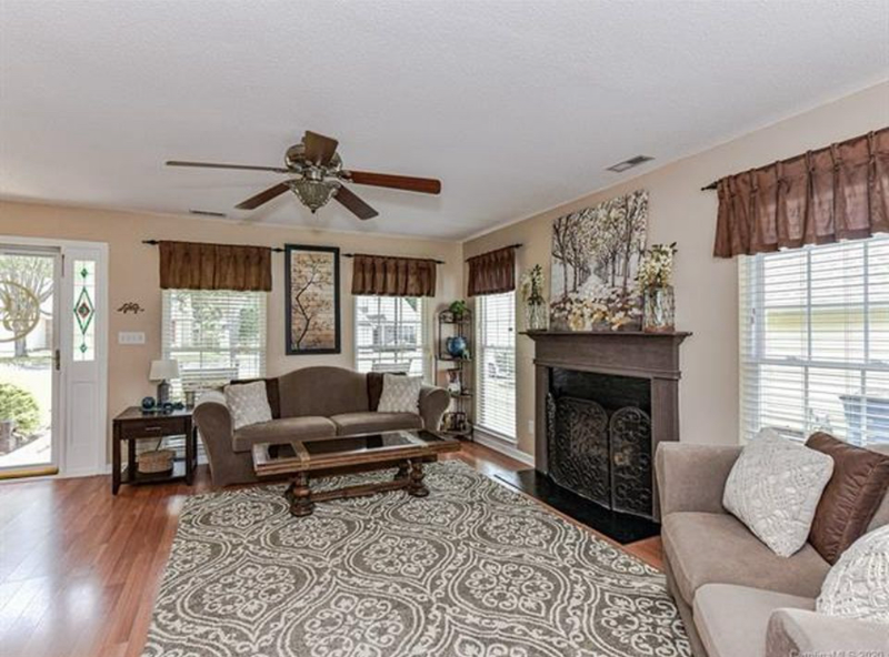 3131 Leicester Dr - Photo 3 of 16