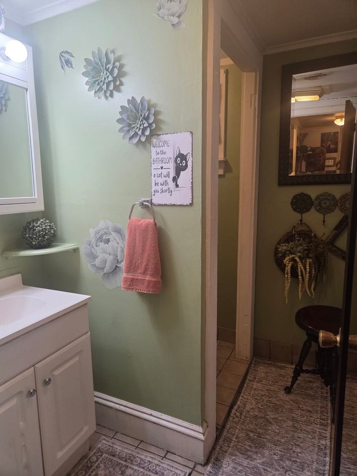 303 E Elm St - Photo 2 of 10