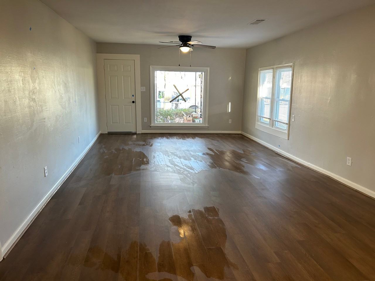 201 Beard St - Photo 4 of 12