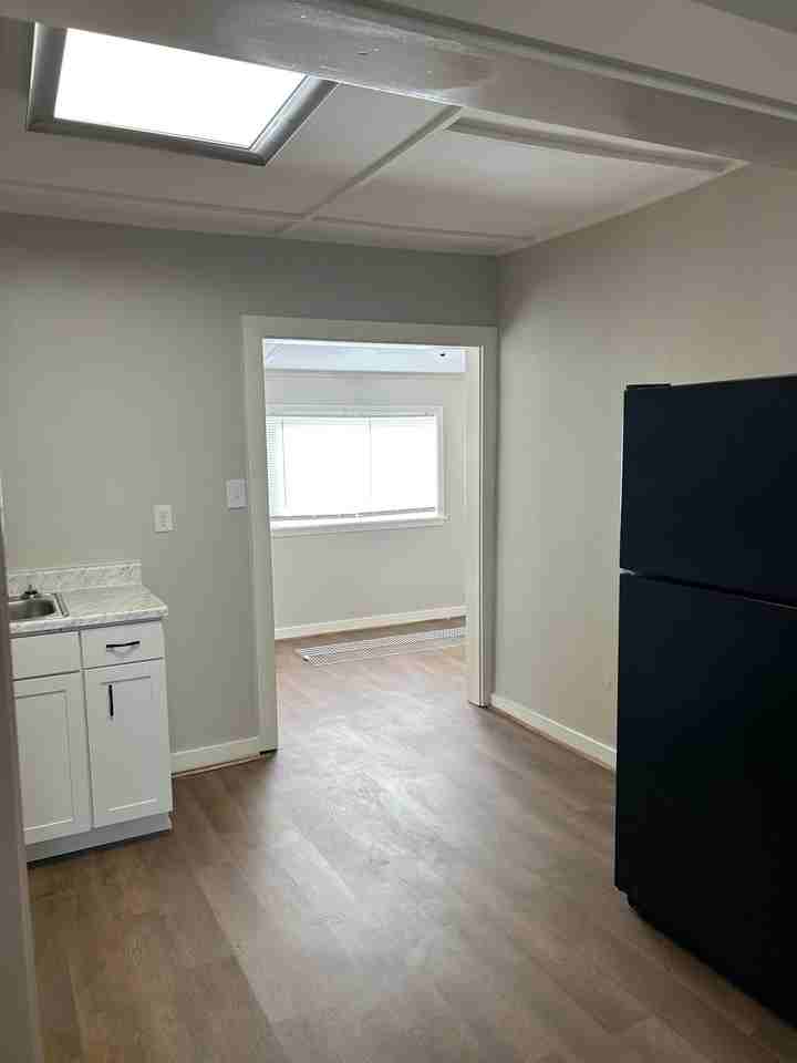 201 Beard St - Photo 6 of 12