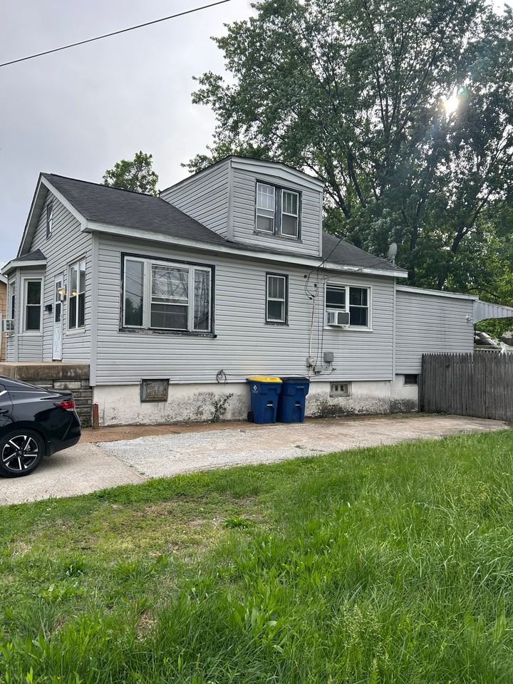 2425 Wheaton Ave - Photo 2 of 20