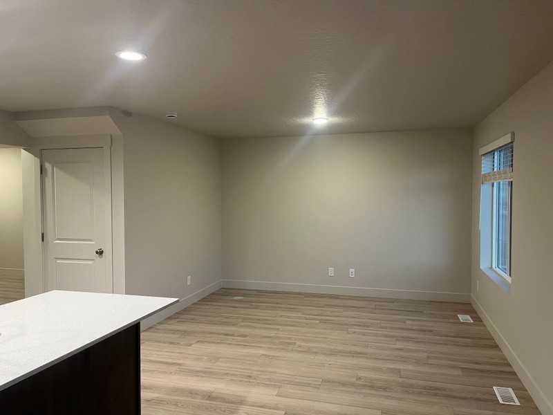 4053 S Woodland Ave - Photo 4 of 11