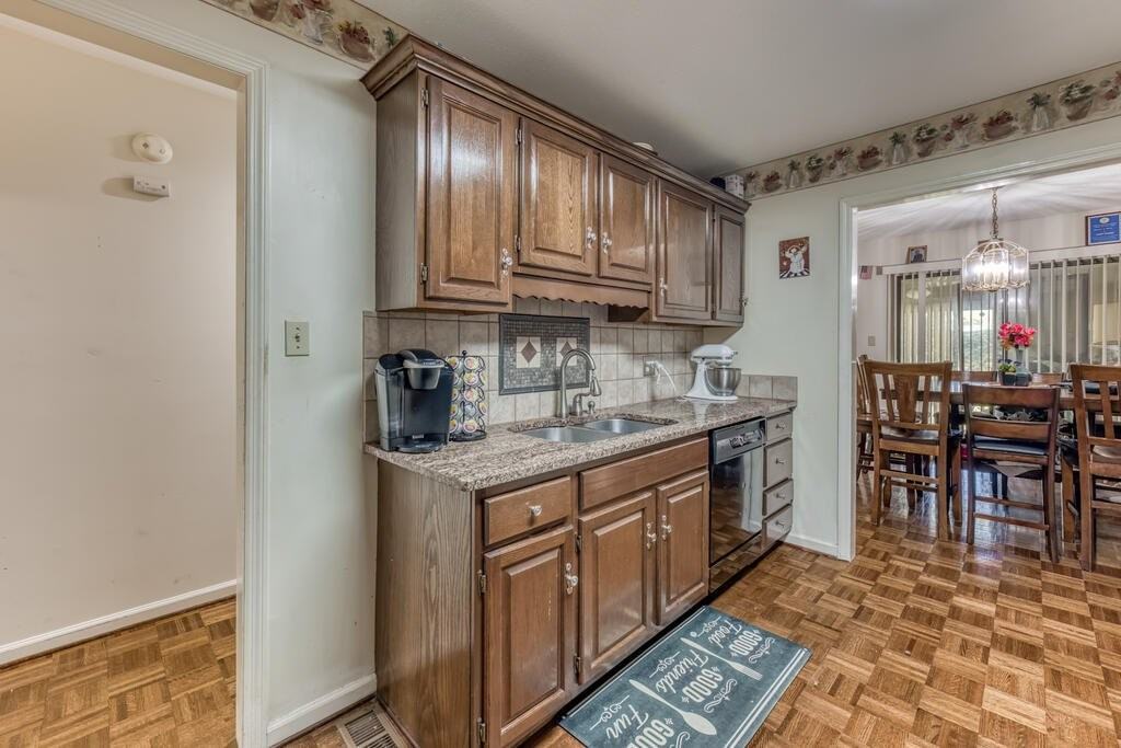 1181 Pebble Dr - Photo 4 of 12