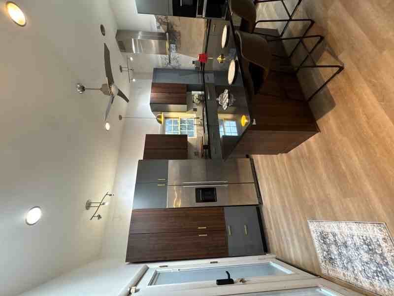 615 W Market St - Photo 2 of 33