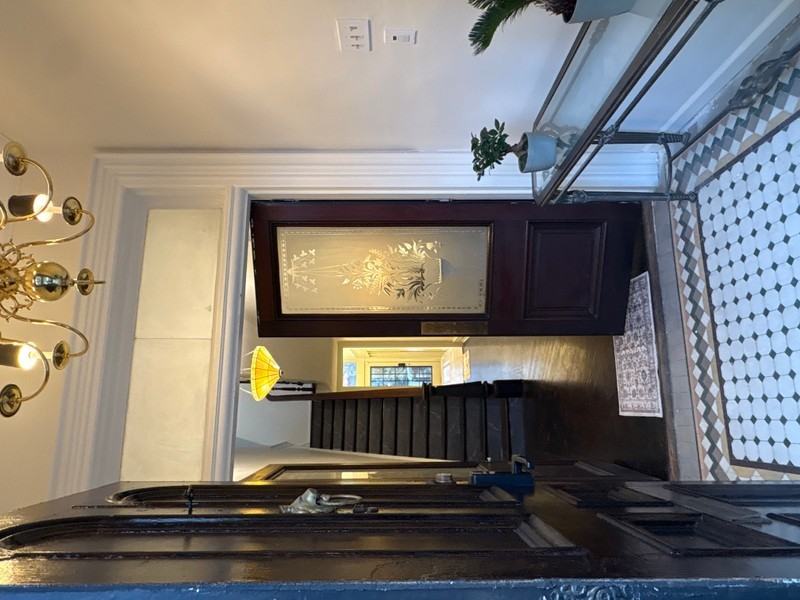 615 W Market St - Photo 5 of 33