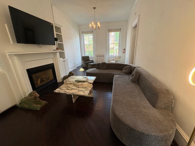 615 W Market St - Photo 7 of 33