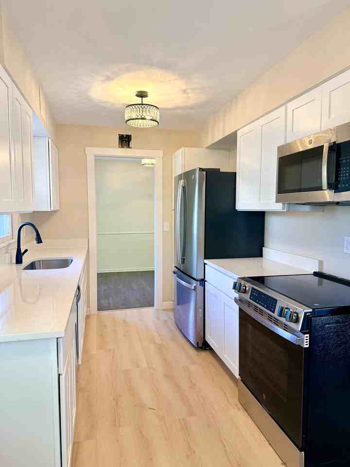 346 107th Ave Ne - Photo 2 of 11