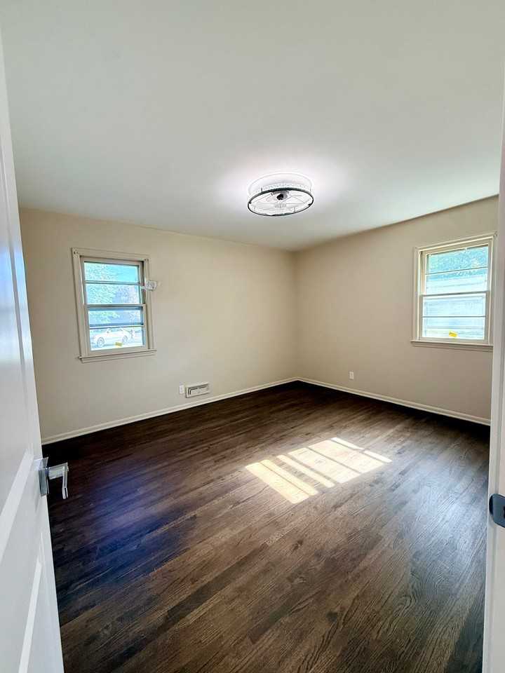 346 107th Ave Ne - Photo 4 of 11