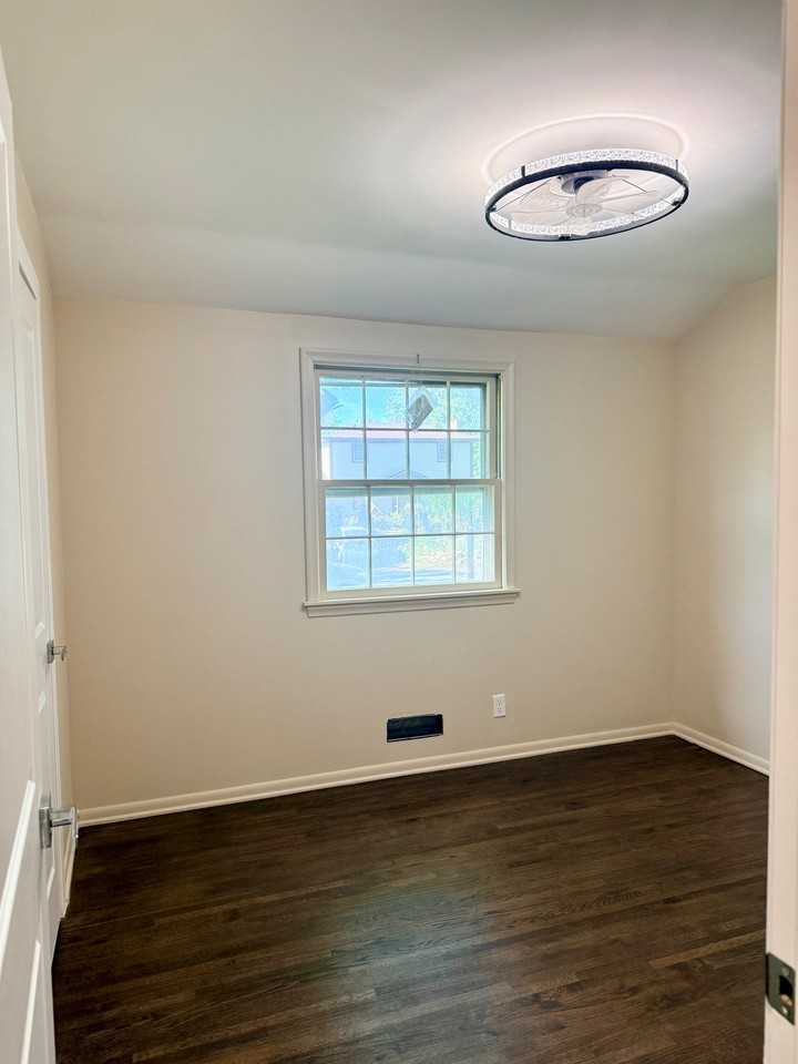346 107th Ave Ne - Photo 6 of 11