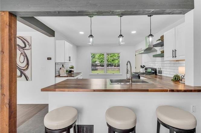 3710 S Sterling Ave - Photo 4 of 15