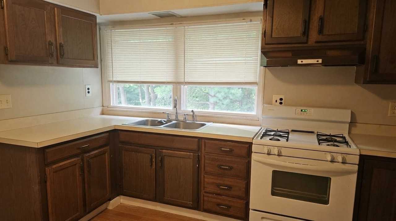 22 Baker Dr #2ndFL - Photo 6 of 17
