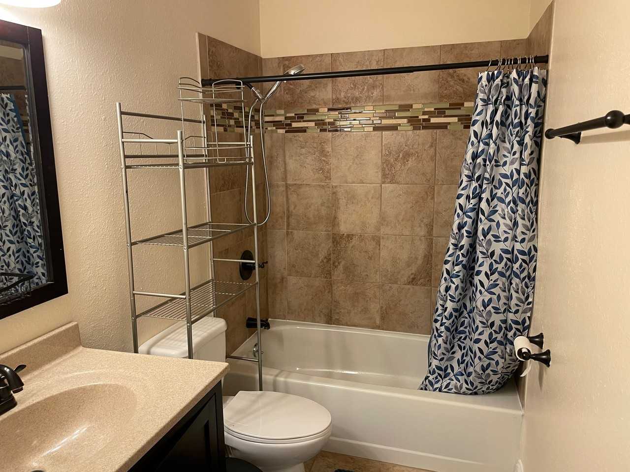 4520 Hollyridge Dr - Photo 3 of 19