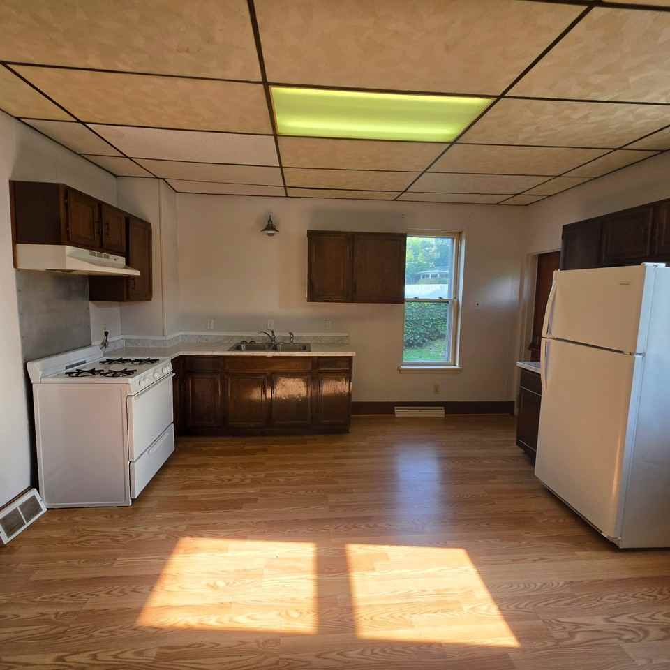 410 4th St - Photo 2 of 5