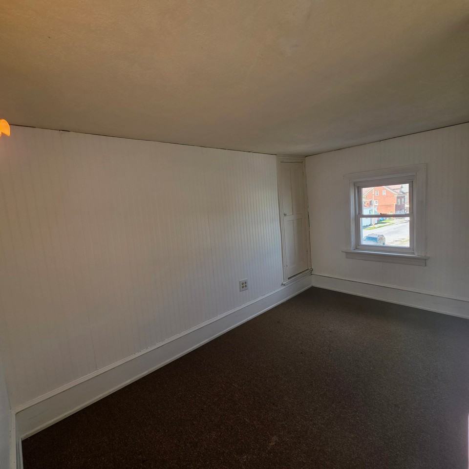 410 4th St - Photo 5 of 5