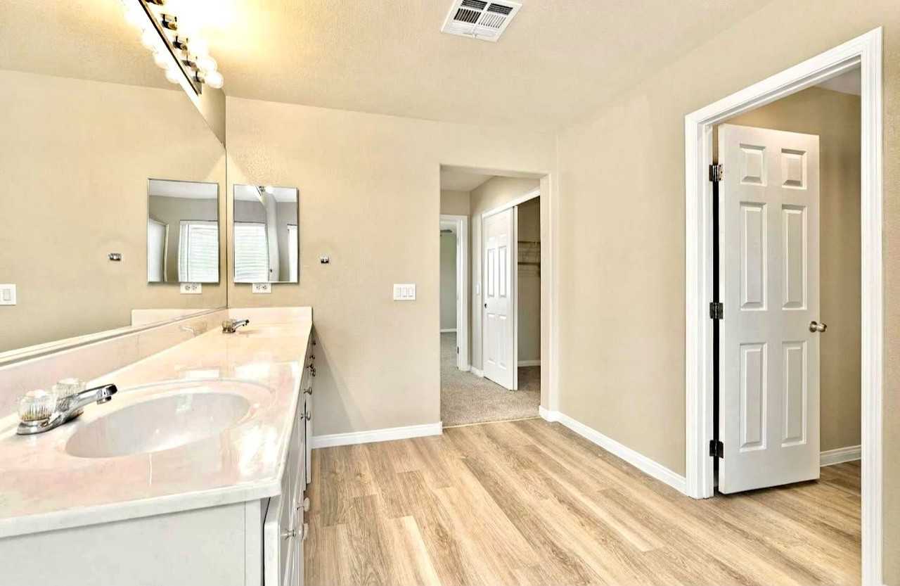 409 Prairie Moon Ave - Photo 2 of 7