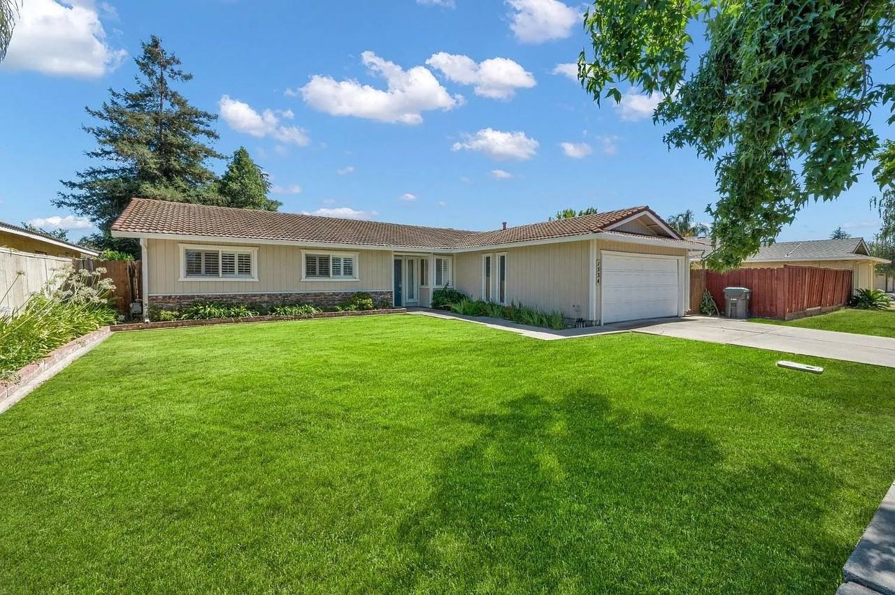 1534 Venetian Dr - Photo 4 of 35