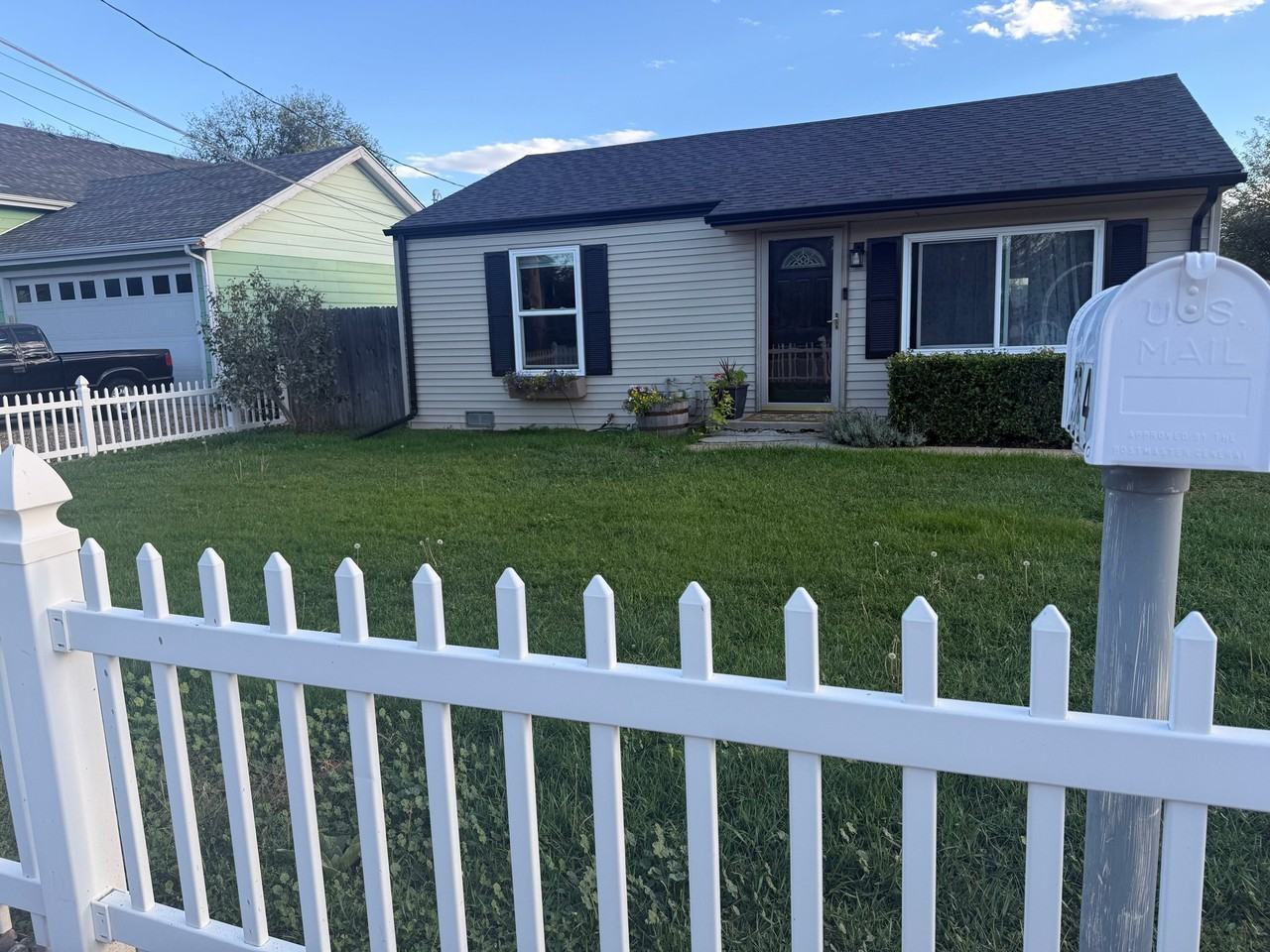 2734 W Harvard Ave - Photo 2 of 14