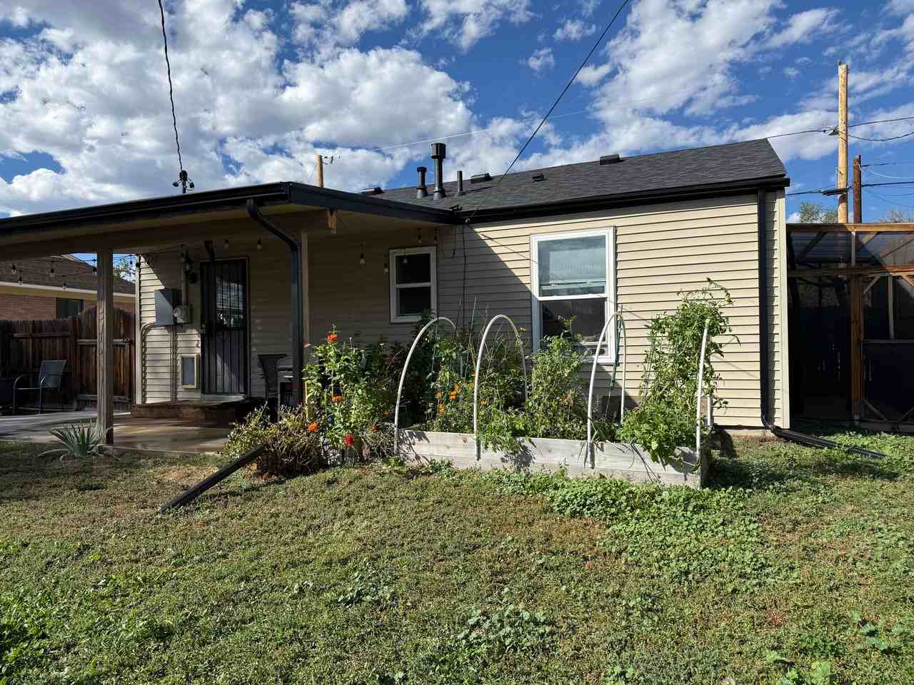 2734 W Harvard Ave - Photo 4 of 14