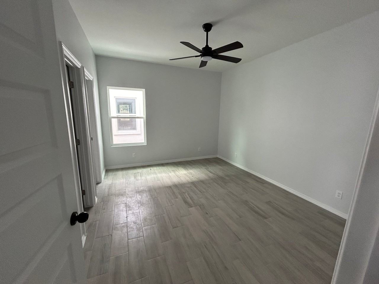 1409 S Michigan St #3 - Photo 5 of 6
