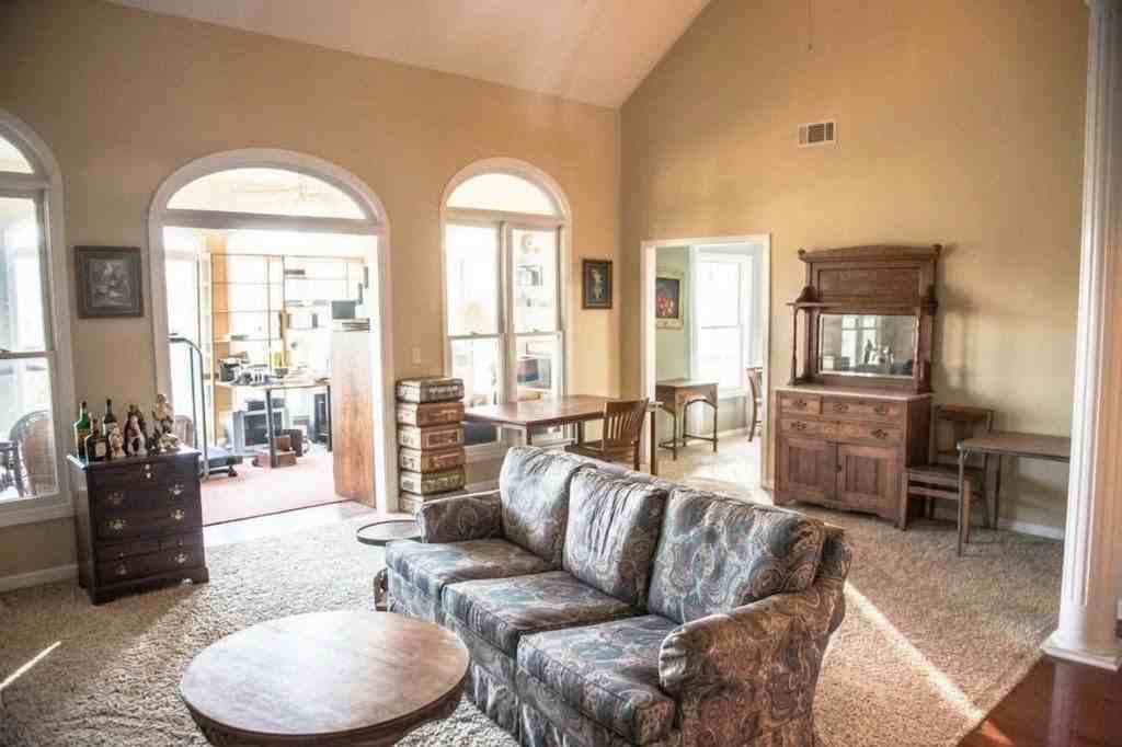 421 Wexford Cir - Photo 3 of 18