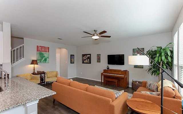 137 Cactus Flower - Photo 2 of 18