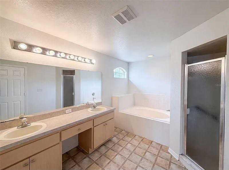 1039 Highland Crest Cir - Photo 3 of 9