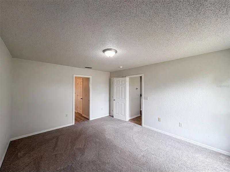 1039 Highland Crest Cir - Photo 4 of 9