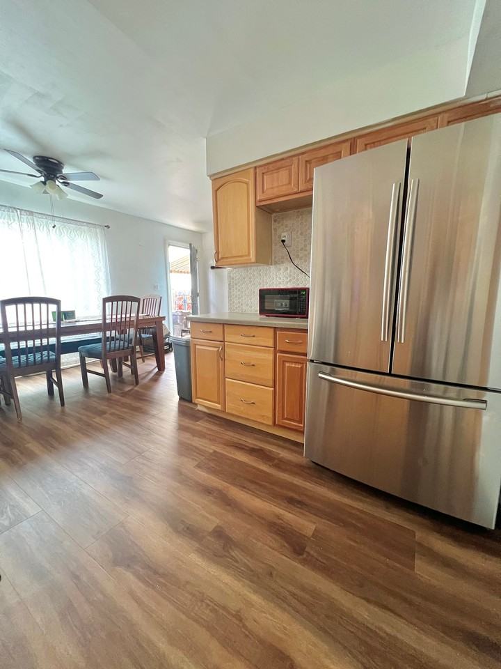 1706 W Thome Ave - Photo 4 of 11