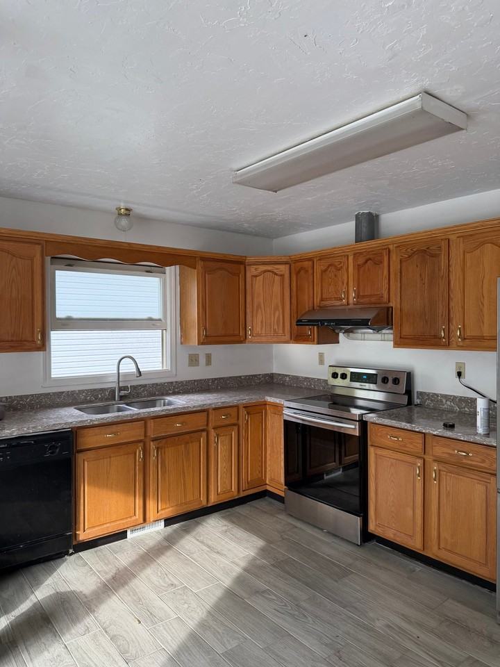 585 Sw - Photo 2 of 19