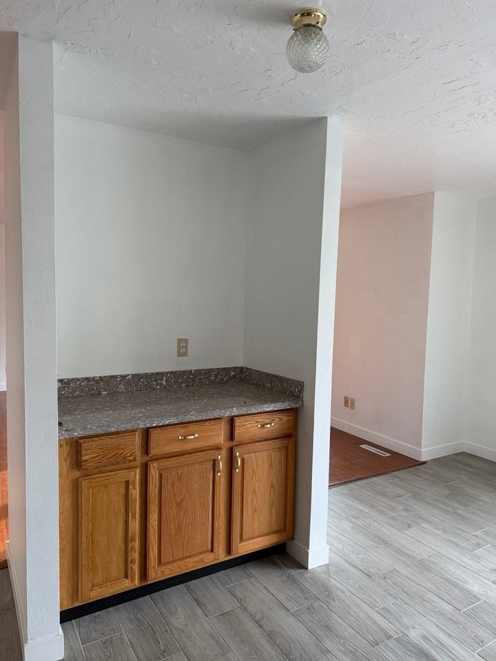 585 Sw - Photo 3 of 19