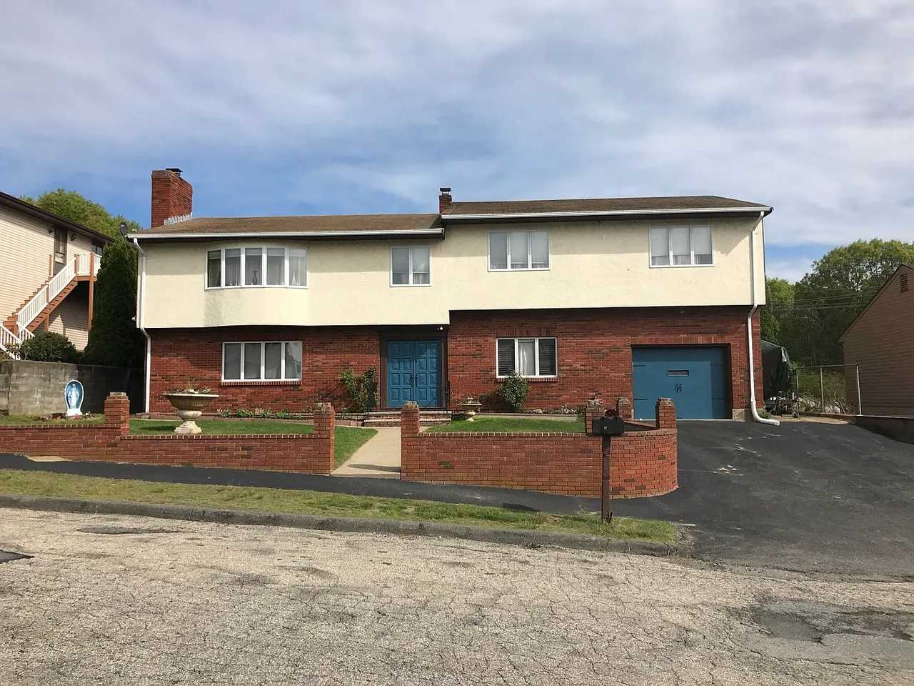 19 Reservoir Rd #2 - Photo 3 of 11