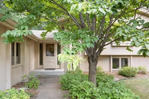 featured image of 9811 Edgewood Rd