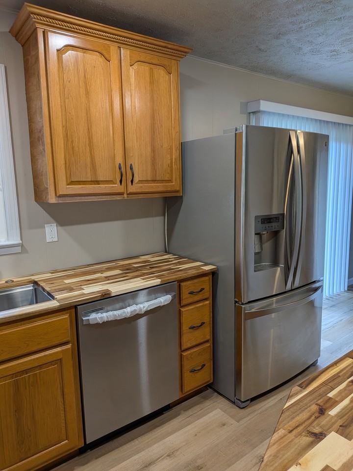 108 Larissa St - Photo 3 of 20